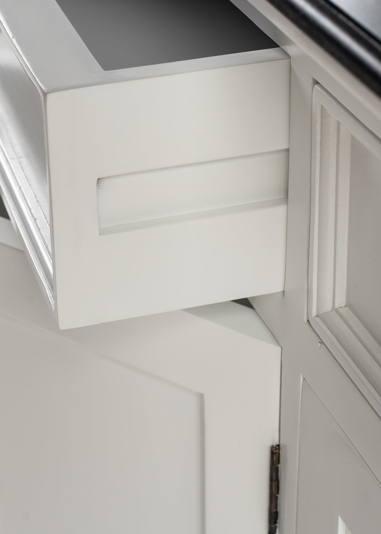 NovaSolo Halifax Contrast Buffet – 4 Doors, 3 Drawers, Solid Mahogany in White & Black Finish